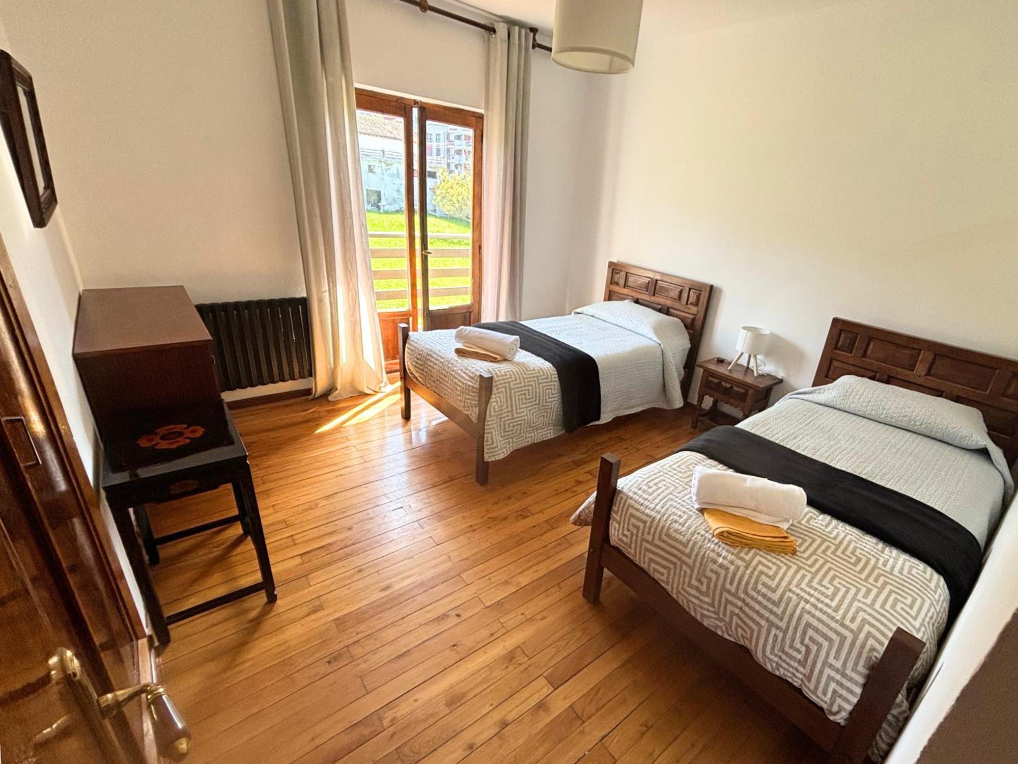 Chalet Las Llamas 利亚内斯 外观 照片