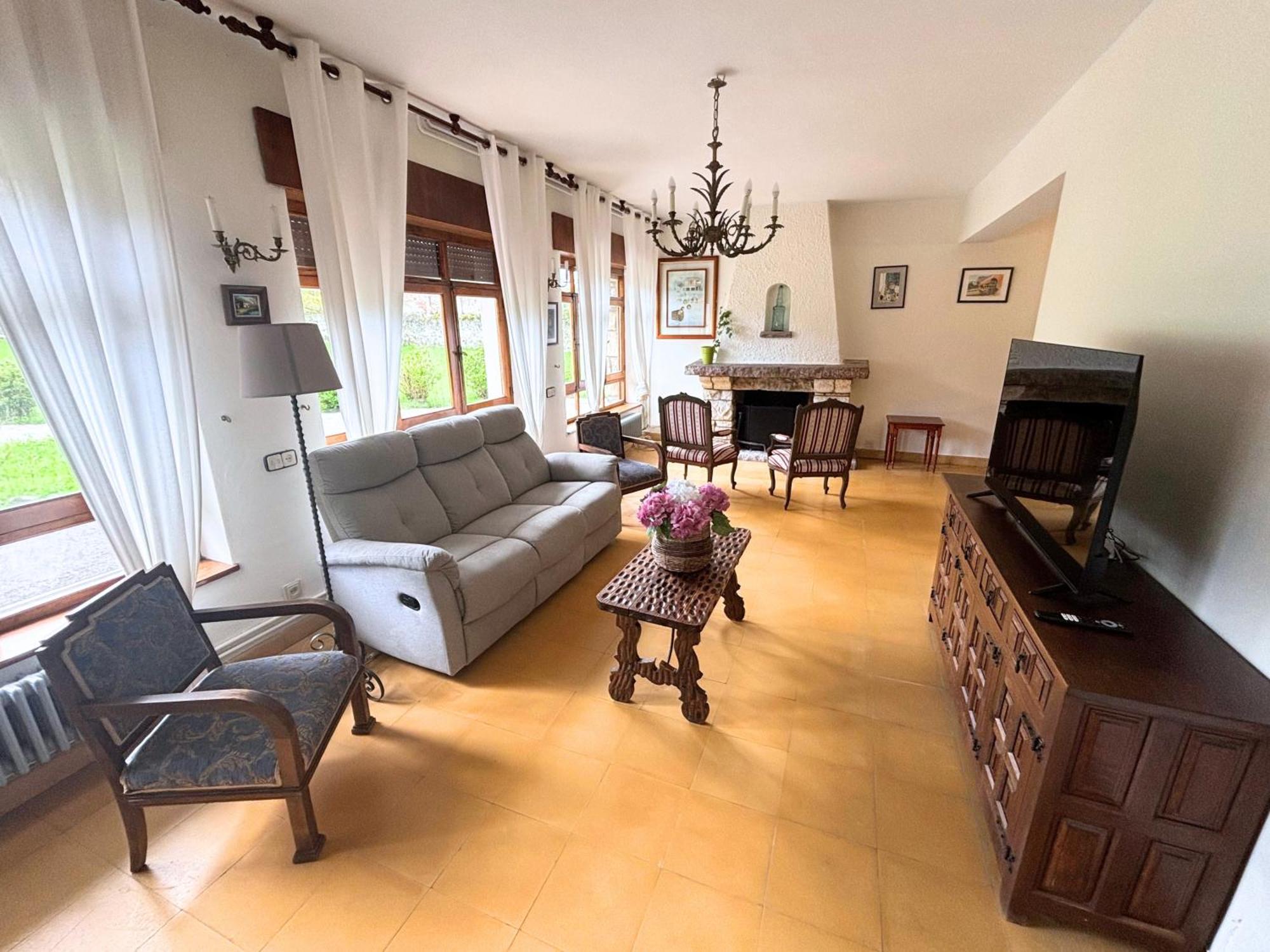 Chalet Las Llamas 利亚内斯 外观 照片